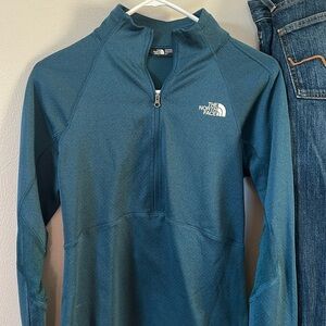 Small Women’s The North Face Running 1/4 zip